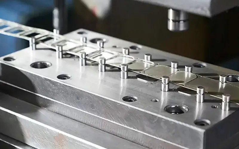 Vilken utrustning används för stämpel?